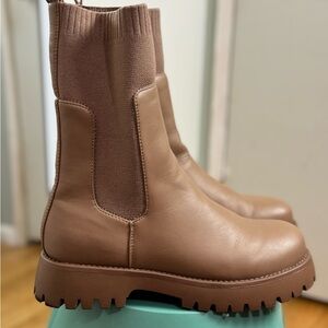 Stylish Tan Women's Boots